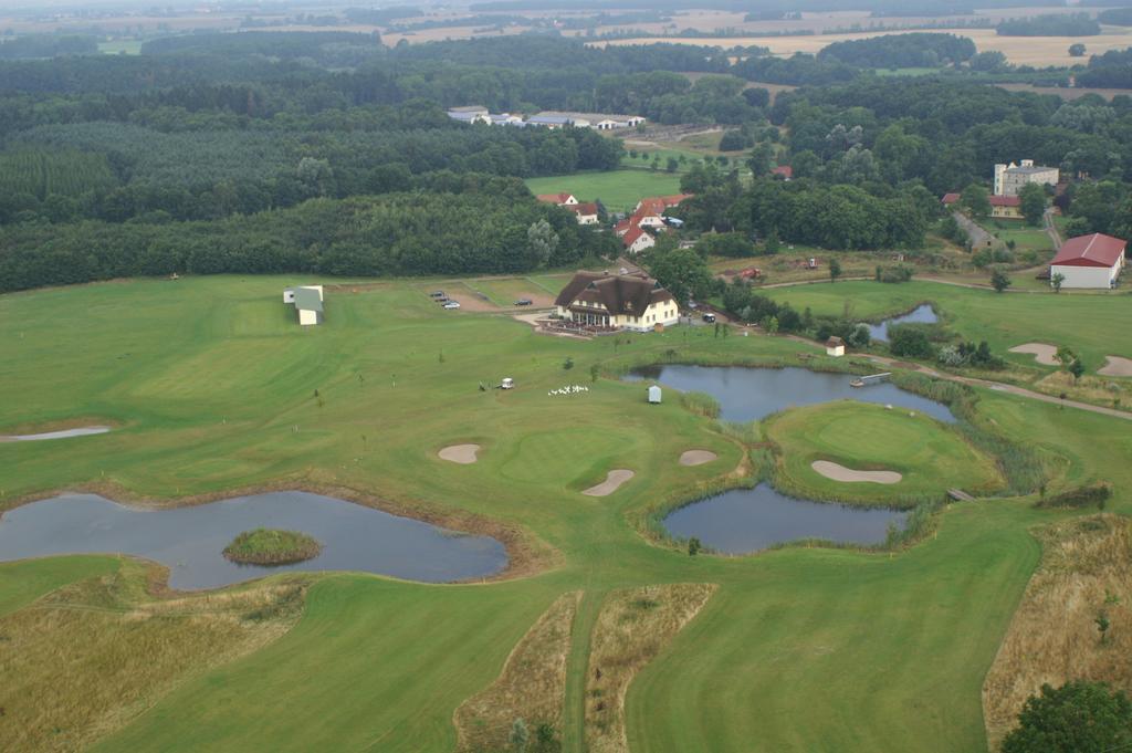 Golfcentrum Schloss Karnitz Ruegen Garz  Buitenkant foto